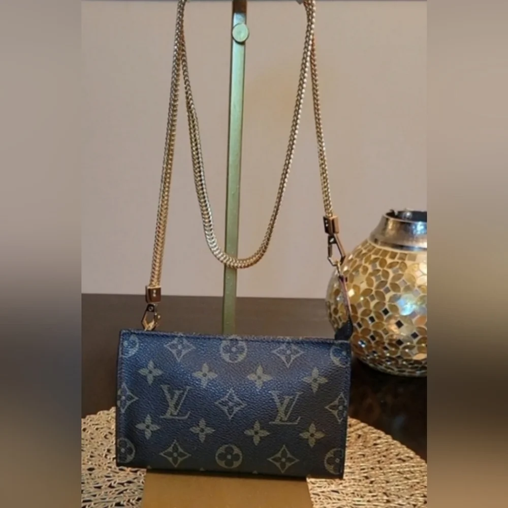Authentic Louis Vuitton Dark Brown Monogram Pouch !!! - Picture 1 of 12
